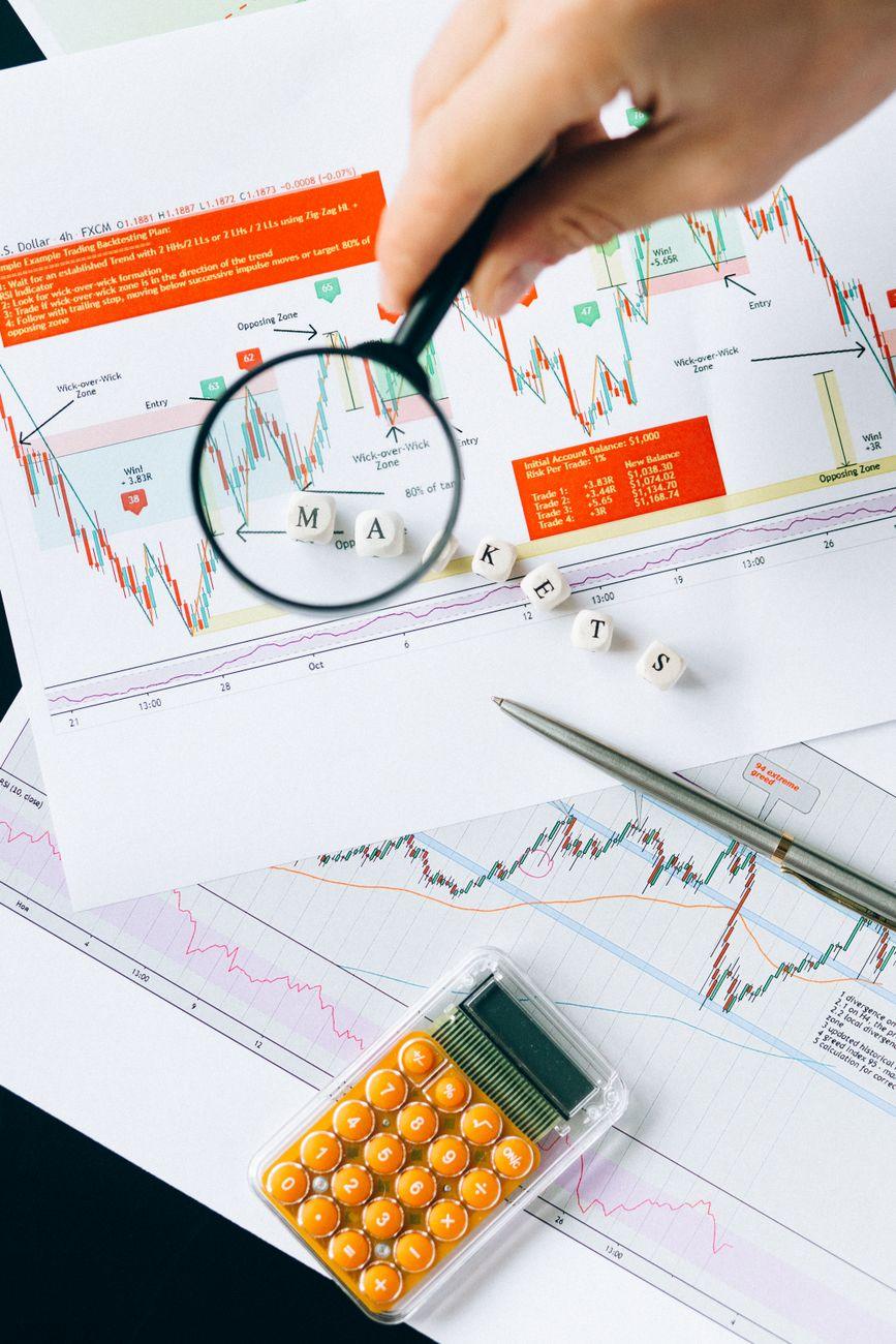 Illustration of Why Diversifying Investments Reduces Risk Across Market Conditions